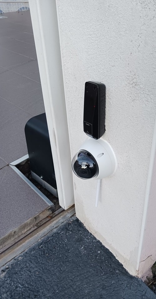 License plate recognition system for automatic gate opening